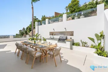 5 bedroom House for Sale in Nueva Andalucía-46369