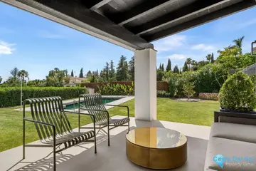 4 bedroom House for Sale in The Golden Mile-46400