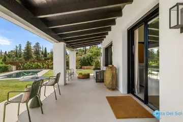 4 bedroom House for Sale in The Golden Mile-46402