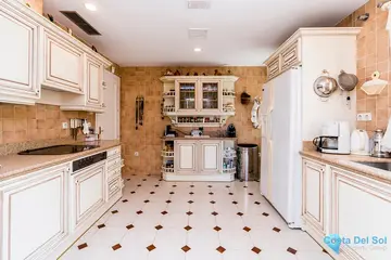 4 bedroom House for Sale in Marbella-46503