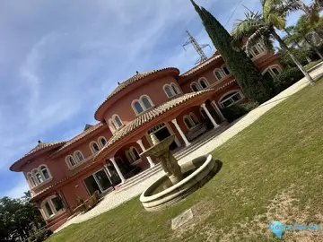 8 bedroom House for Sale in El Paraiso