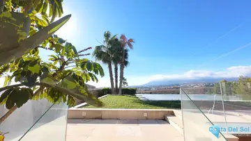 8 bedroom House for Sale in El Paraiso-46508
