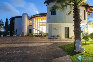 8 bedroom House for Sale in Los Flamingos