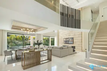 5 bedroom House for Sale in Nueva Andalucía-46808