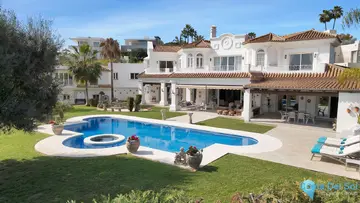 7 bedroom House for Sale in Nueva Andalucía-47061