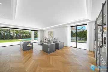 6 bedroom House for Sale in The Golden Mile-47789