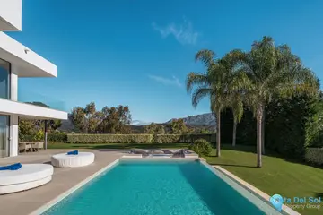 5 bedroom House for Sale in El Madroñal-47850