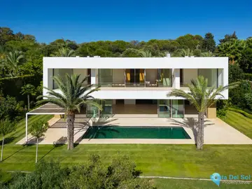 5 bedroom House for Sale in Casares