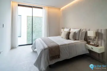 6 bedroom House for Sale in El Paraiso-47966