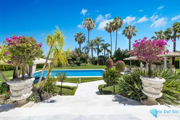 6 bedroom House for Sale in Nueva Andalucía-47978