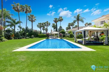 6 bedroom House for Sale in Nueva Andalucía-47982