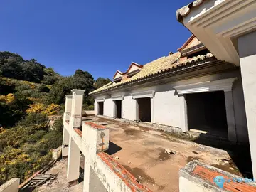 3553m2 Plot for Sale in Istán-48107