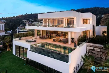 6 bedroom House for Sale in El Madroñal-48097