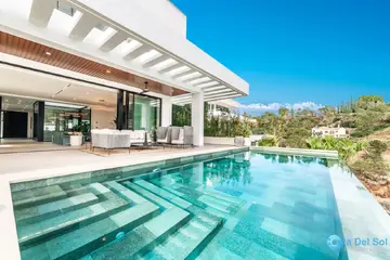 6 bedroom House for Sale in El Madroñal-48109