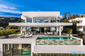 6 bedroom House for Sale in El Madroñal-48115