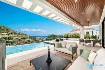 6 bedroom House for Sale in El Madroñal-48119