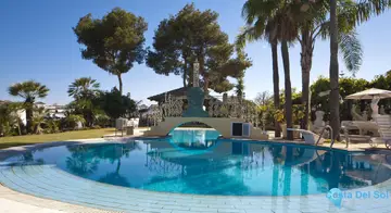 6 bedroom House for Sale in Nueva Andalucía-48260