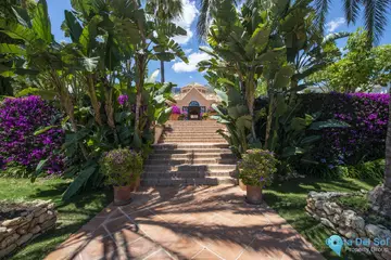 3 bedroom House for Sale in Sierra Blanca-48288