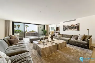 5 bedroom House for Sale in The Golden Mile-48310
