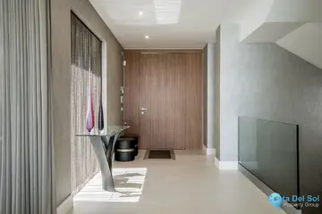 5 bedroom House for Sale in The Golden Mile-48389
