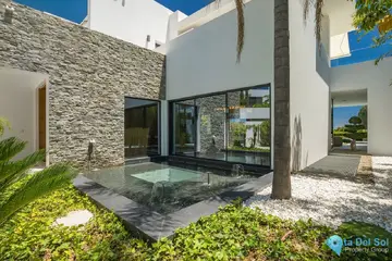 5 bedroom House for Sale in The Golden Mile-48386