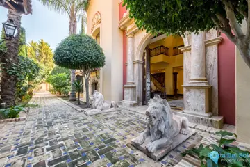 6 bedroom House for Sale in Sierra Blanca-48484