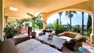 6 bedroom House for Sale in Sierra Blanca-48485