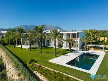 6 bedroom House for Sale in Casares-48530