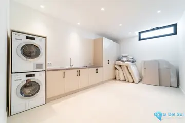 6 bedroom House for Sale in Los Monteros-48551