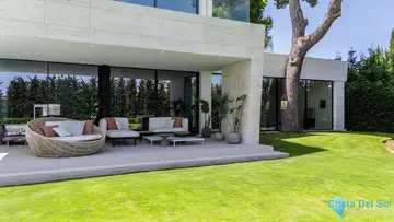 6 bedroom House for Sale in Los Monteros-48550