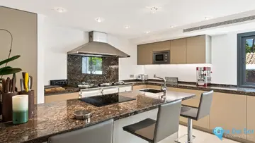 6 bedroom House for Sale in Nueva Andalucía-48661