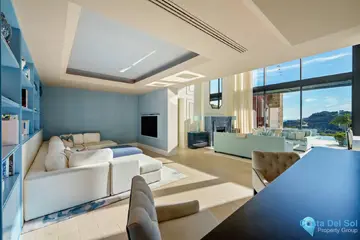 5 bedroom House for Sale in El Madroñal-48680