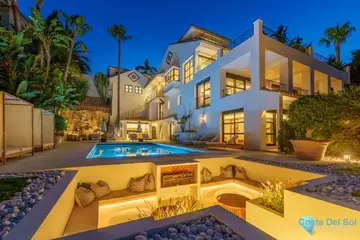 6 bedroom House for Sale in Nueva Andalucía