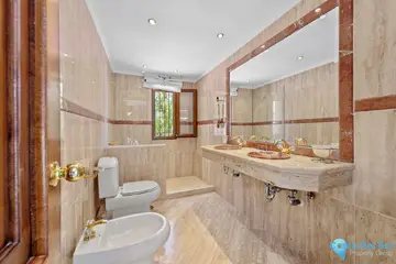 6 bedroom House for Sale in Estepona-48865