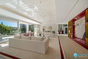 6 bedroom House for Sale in Nueva Andalucía-48899