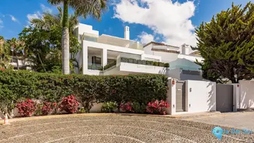 4 bedroom House for Sale in The Golden Mile-48984