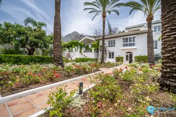 6 bedroom House for Sale in Sierra Blanca-49136