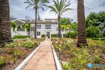 6 bedroom House for Sale in Sierra Blanca-49138