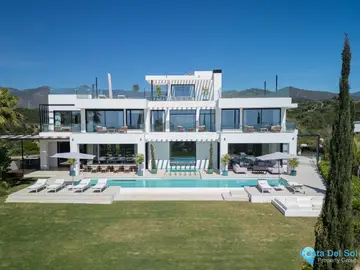 9 bedroom House for Sale in Estepona