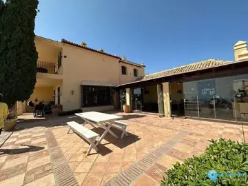 9 bedroom House for Sale in La Mairena-49247
