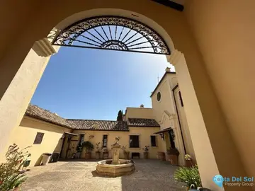9 bedroom House for Sale in La Mairena-49235