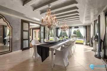 8 bedroom House for Sale in Estepona-49310