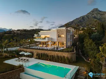 5 bedroom House for Sale in The Golden Mile-49314