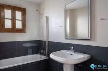 5 bedroom House for Sale in Estepona-52066