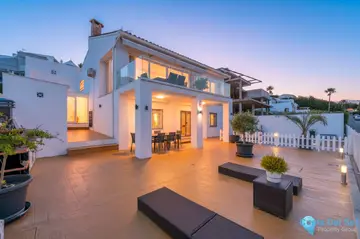 5 bedroom House for Sale in Estepona