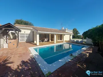 4 bedroom House for Sale in Manilva
