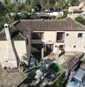6 bedroom House for Sale in Nueva Andalucía