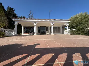 5 bedroom House for Sale in Estepona