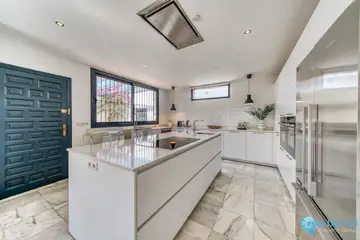 6 bedroom House for Sale in Nueva Andalucía-53866