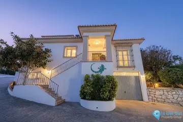 6 bedroom House for Sale in Sierrezuela-54029